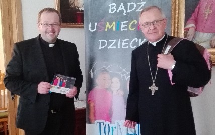 Przekazanie tornistrów przez Bpa